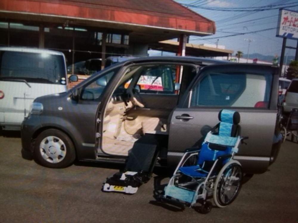 Автомобиль Toyota Porte Welcab для инвалидов