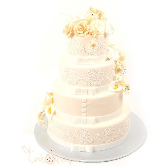 Розовый свадебный торт с цветами №93