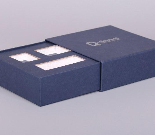 Подарочная коробка-пенал с логотипом 165*165*55