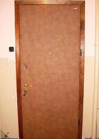 Входные металлические двери с отделкой винилискожей