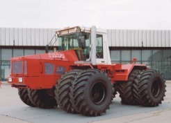 Сельскохозяйственный трактор Кировец К-744 Р2