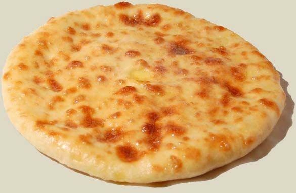 Осетинский пирог с начинкой из черемши и сыра.