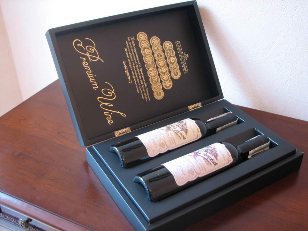 Элитная сувенирная упаковка (коробка) из картона под 2 бутылки вина. Фото 1.