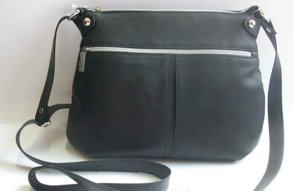 Черная женская кожаная сумочка для документов М 291