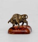 Фигурка "буйвол" (латунь, янтарь) (779852)