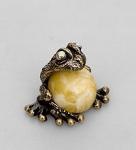 Фигурка "лягушка глазастик" (латунь, янтарь) (779856)