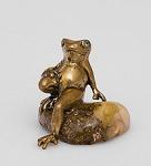 Фигурка "лягушка на камне" (латунь, янтарь нат.) (871494)