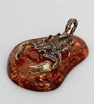 Фигурка "скорпион" на подставке (латунь, янтарь) (779971)