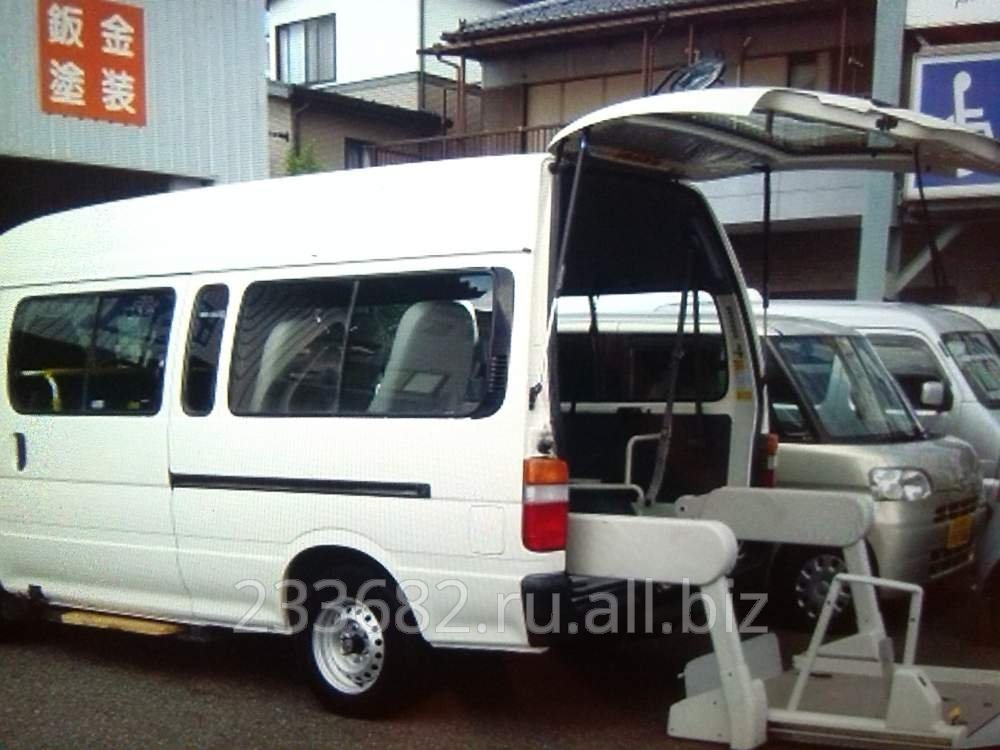 Микроавтобус Toyota Hiace для инвалидов