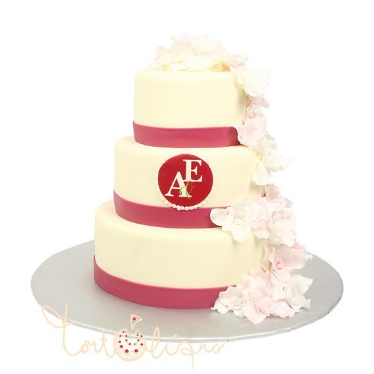 Свадебный торт с инициалами на красном фоне №593