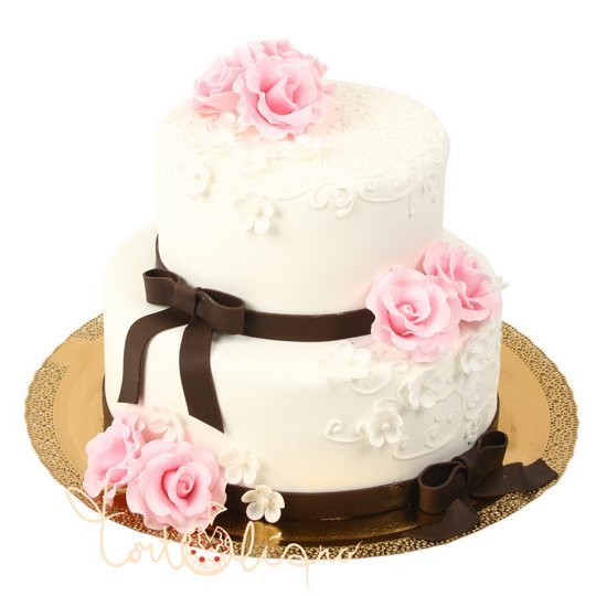 Свадебный торт с розовыми цветами и коричневыми лентами №653