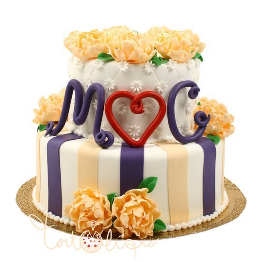 Свадебный торт с сердцем и инициалами №618