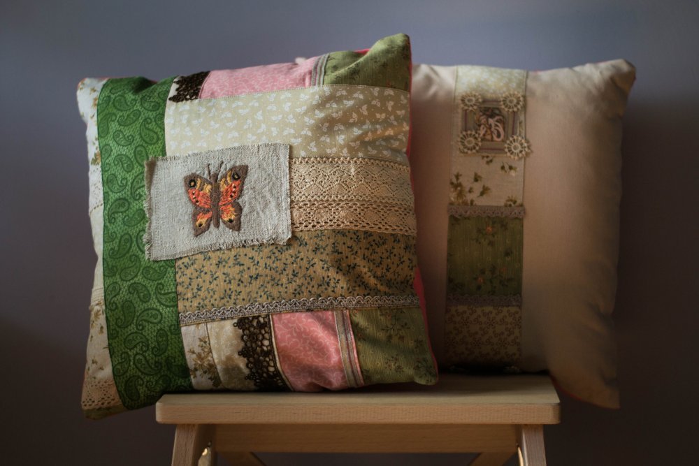 Авторские подушки на диван - лучший подарок влюбленным!