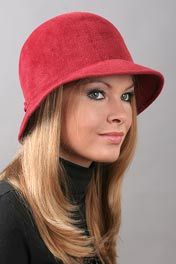 Женская шляпка Wol'ff из чешского велюра ярко красная