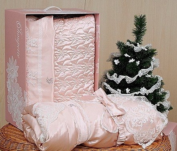 Конверт-одеяло на выписку с бампером и комплектом постельного белья «Choupette Luxury»