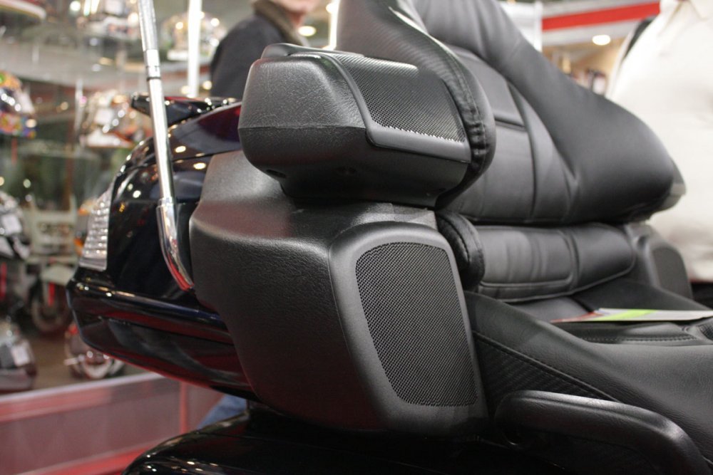 Задние акустические подиумы для Honda Gold Wing Задние акустические подиумы для Honda Gold Wing