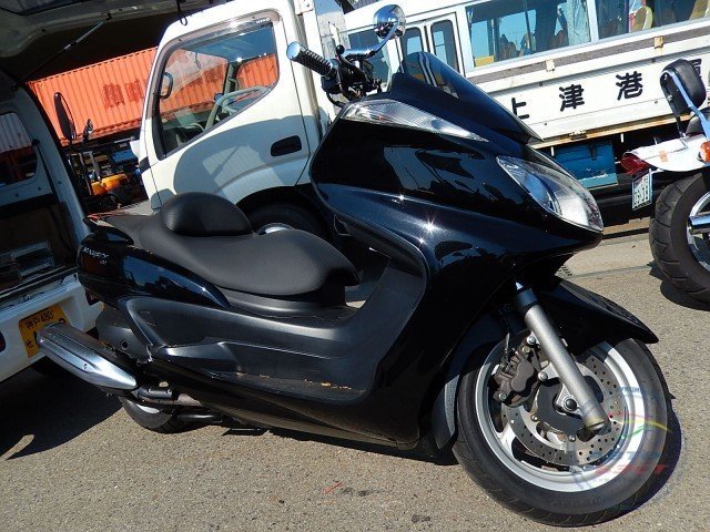 Мотоцикл  скутер No. B3326 Yamaha Grand Majesty 400