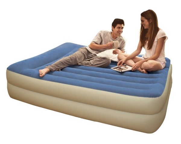 Надувная кровать Intex со встроенным насосом марки 67714