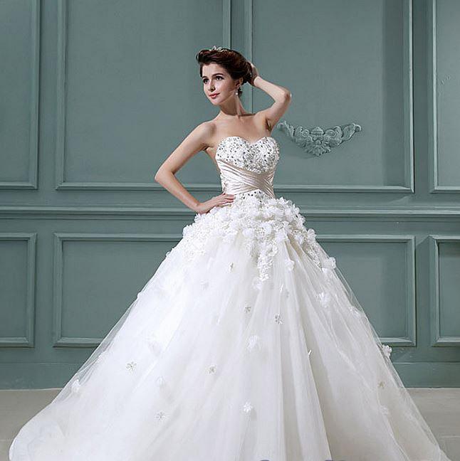 Пышное свадебное платье коллекции 2013 года