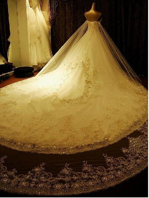 Роскошные свадебные платья со шлейфом