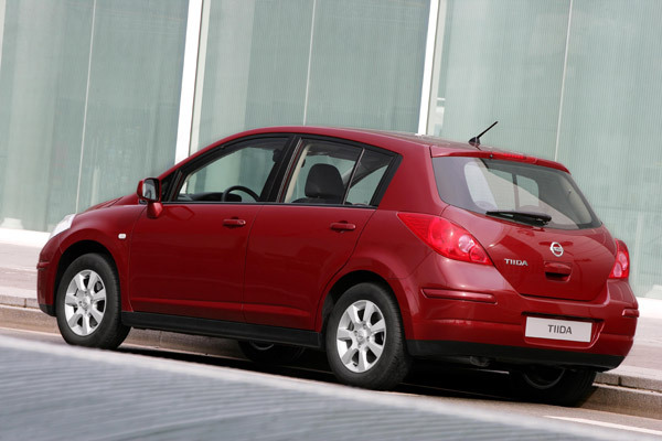 Автомобиль Nissan Tiida