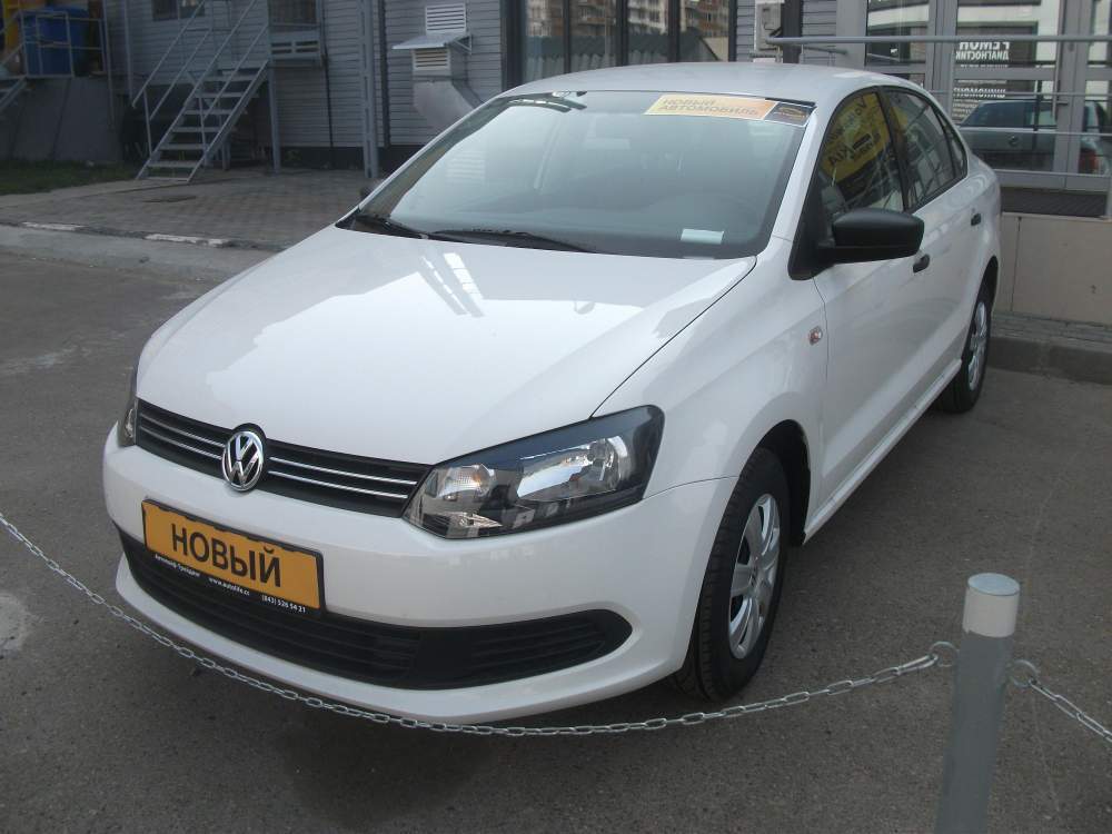 Автомобиль Volkswagen Polo 1.6 МТ