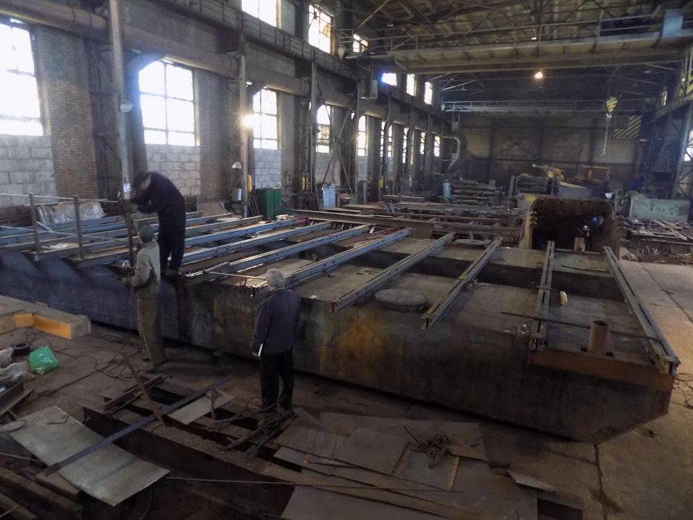 Буровая установка на понтоне.