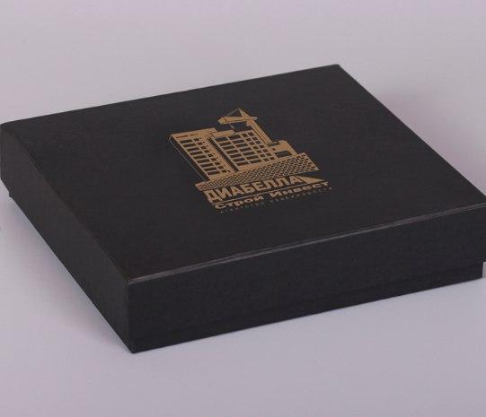 Подарочная коробка с логотипом 240*210*50