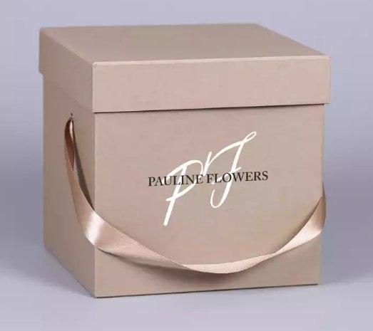 Квадратная коробка для цветов и подарков 200*200*200