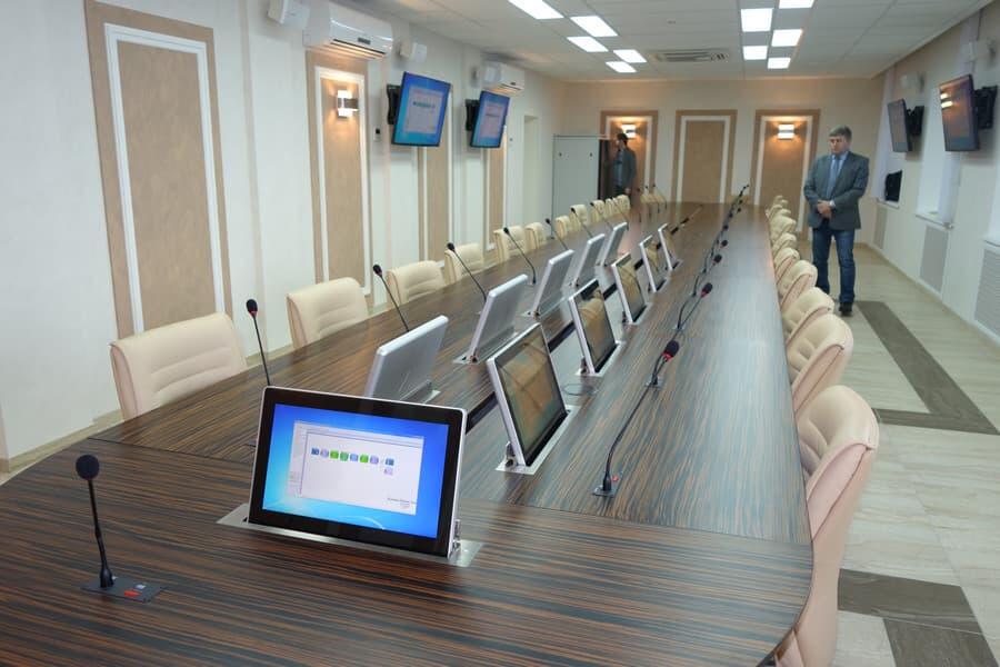 Оборудование зала конференц системой
