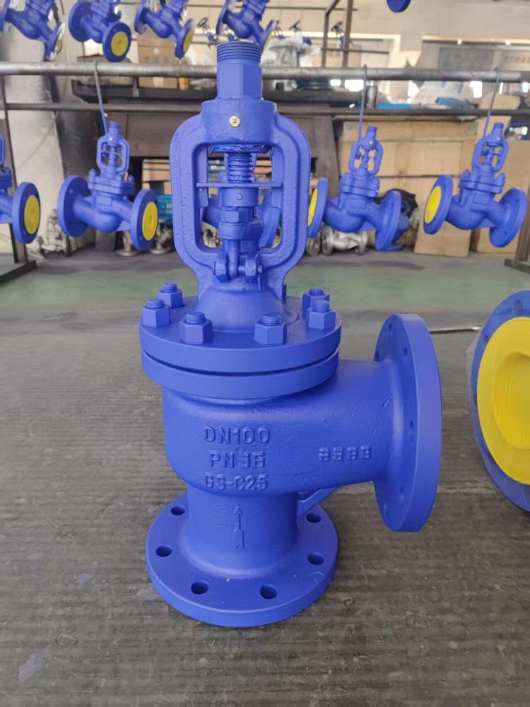 Клапан сильфонный запорный угловой стальной фланцевый