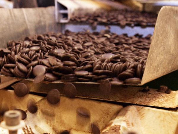 Технология шоколада. Изготовление шоколада. Сырье для производства шоколада. Сырье для шоколадной фабрики. Шоколадное производство.