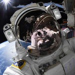 Российские космонавты могут выйти в открытый космос в американских скафандрах