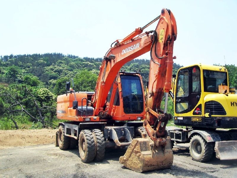 КОЛЕСНЫЙ ЭКСКАВАТОР DOOSAN DX140W 2008 год КОЛЕСНЫЙ ЭКСКАВАТОР DOOSAN DX140W 2008 год