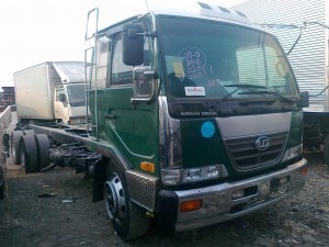 Тягач NISSAN DIESEL