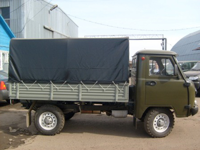 Грузовой полноприводный автомобиль UAZ 3303