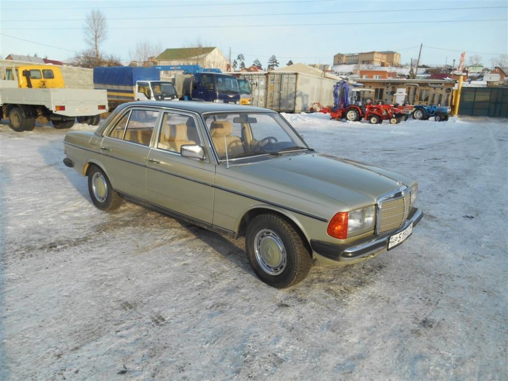 Mercedes Benz W123 - 1982 год.  Ретро-автомобиль в отличном состоянии!