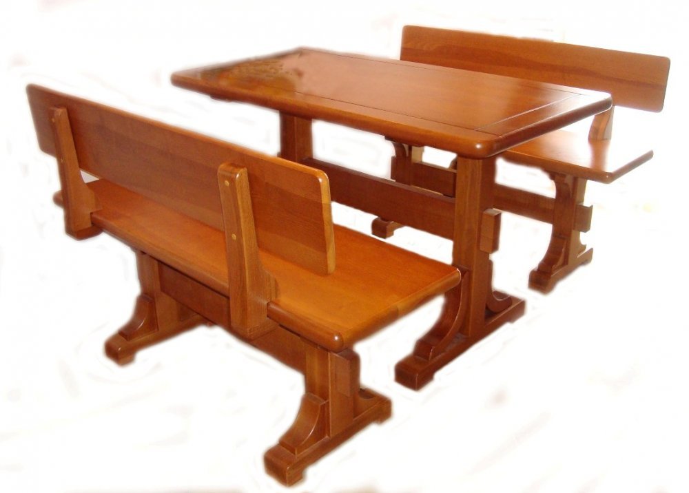 Набор деревянной мебели 