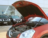 Упор капота Nissan Qashqai (2007)