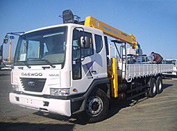 Бортовой автомобиль Daewoo Novus Ultra с манипулятором Бортовой автомобиль Daewoo Novus Ultra с манипулятором