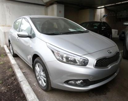 Автомобиль Kia Cee'd серебристый