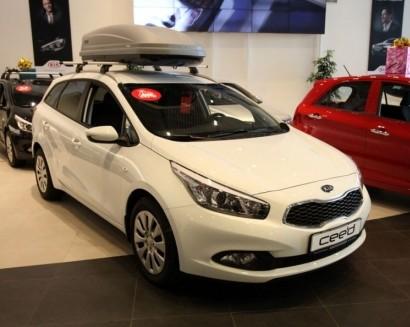 Автомобиль Kia Cee'd SW белый 1.6 AT (129 л.с.)