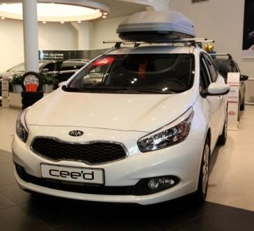 Автомобиль универсал белый Kia Cee'd SW 1.6 AT (129 л.с.)