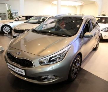 Автомобиль универсал Kia Cee'd SW серебристый 1.6 AT (129 л.с.)