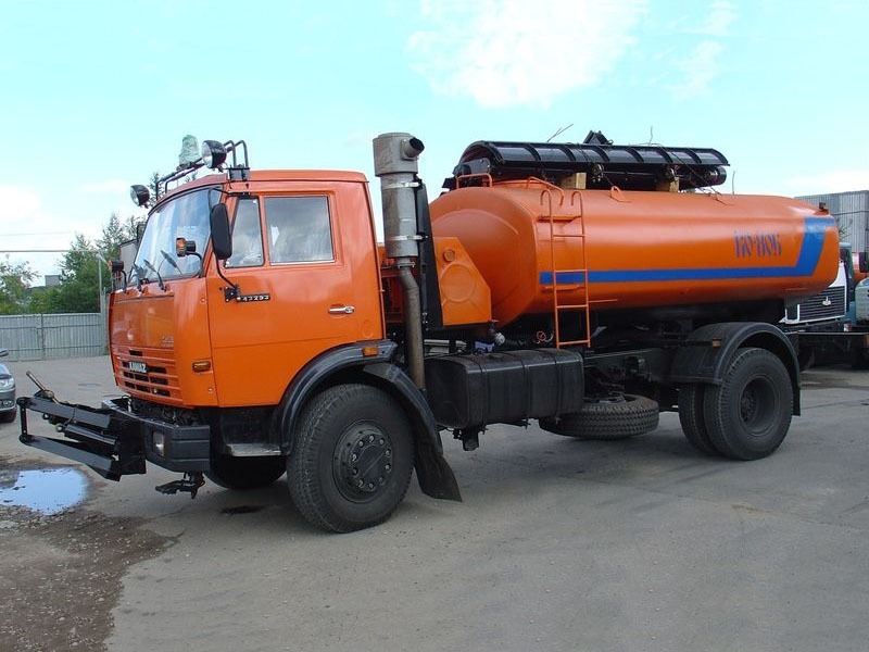 Машины поливомоечные КО-806-01 Машины поливомоечные КО-806-01