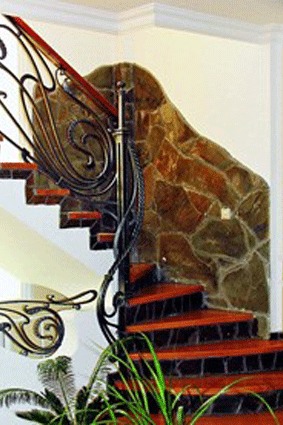 Лестницы деревянные на бетонном основании или металлокаркасе