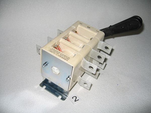 Рубильник ВР 32-35А 70220-00УХЛ3 Рубильник ВР 32-35А 70220-00УХЛ3