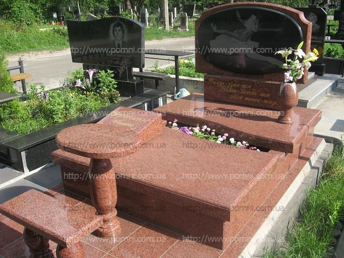 Памятники и украшения надгробные из камня