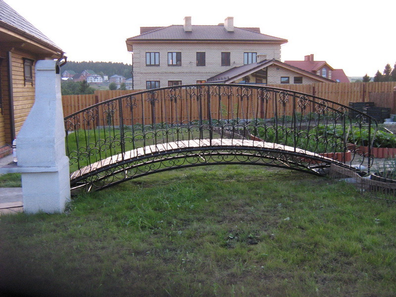 Мостик кованый