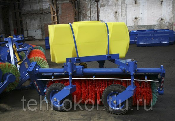 Щеточное оборудование с системой полива для тракторов кл. 1,4 тс
